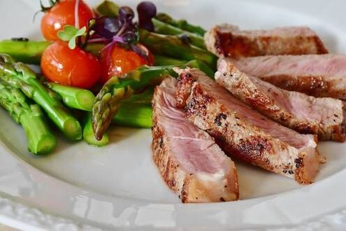 carne y verduras en la dieta cetogénica